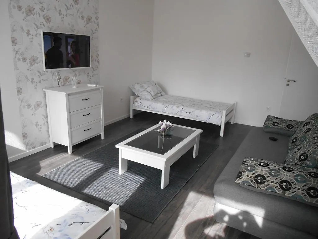 Bogarti Apartman Apartment Eger