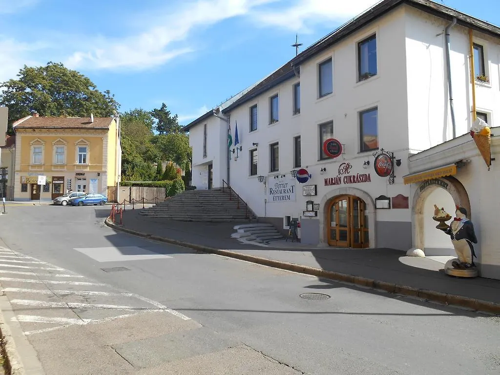 Bogarti Apartman Apartment Eger