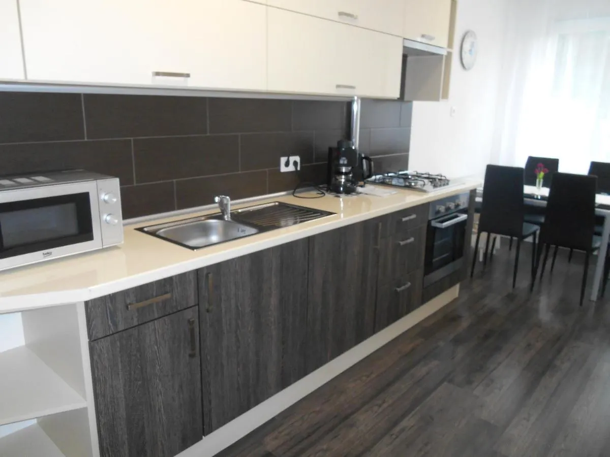 에게르 Bogarti Apartman 아파트